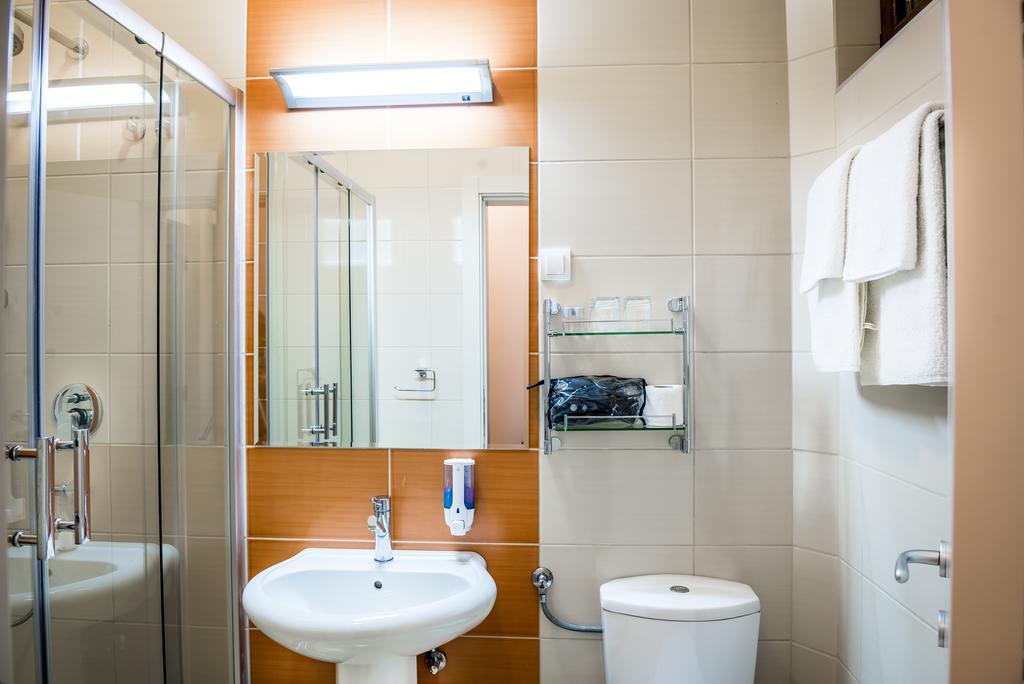 سريمسكا ميتروفيكا B&B Posejdon الغرفة الصورة